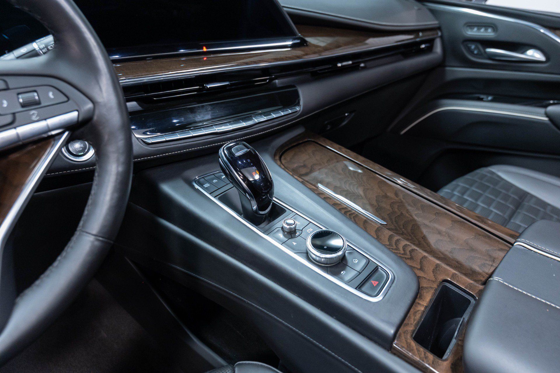 Used 2024 Cadillac Escalade Premium Luxury Platinum AWD/4WD image 13