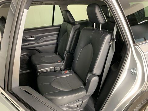 Used 2025 Toyota Grand Highlander FWD image 31