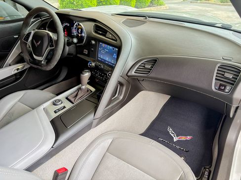 Used 2017 Chevrolet Corvette Stingray Coupe image 25