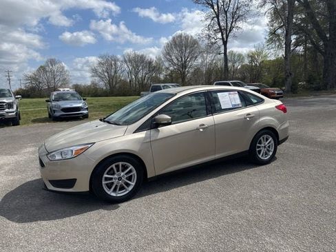 Used 2017 Ford Focus SE FWD image 3