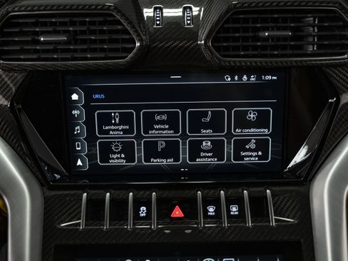 Used 2022 Lamborghini Urus AWD/4WD image 47