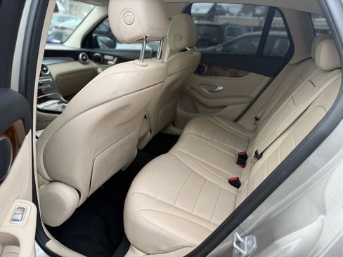 Used 2019 Mercedes-Benz GLC 300 4MATIC image 32