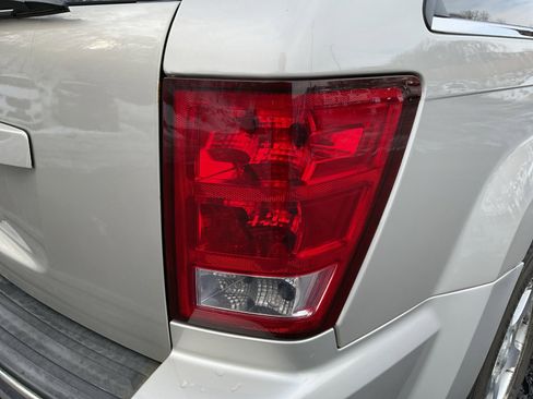 Used 2006 Jeep Grand Cherokee Limited image 27