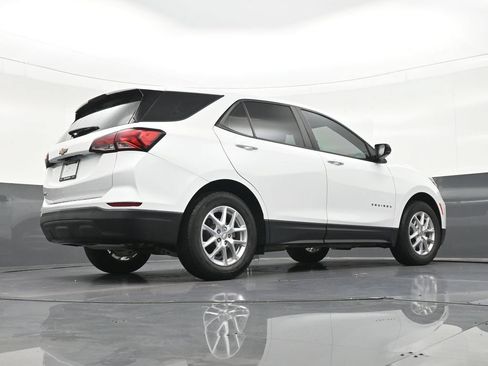 Used 2022 Chevrolet Equinox LS FWD image 27