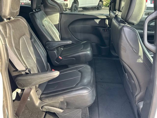Used 2025 Chrysler Pacifica Select FWD image 18