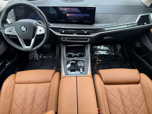 Certified 2024 BMW X7 xDrive40i w/ Premium Package image 17