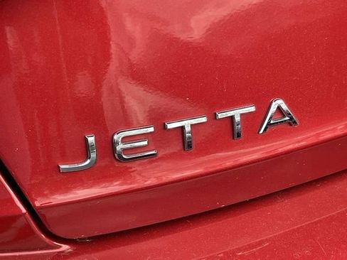 Used 2022 Volkswagen Jetta SE image 3