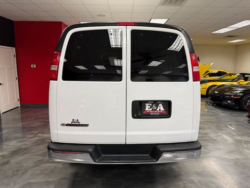 Used 2019 Chevrolet Express 3500 LT w/ LT Preferred Equipment Group RWD image 8