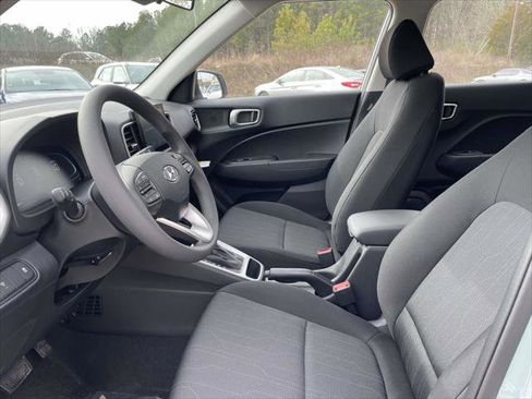 New 2026 Hyundai Venue SE image 8