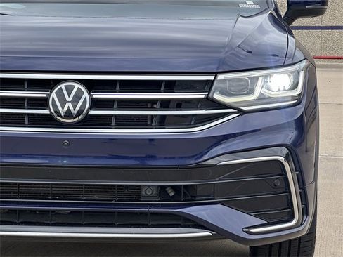 Used 2022 Volkswagen Tiguan SEL R-Line image 3