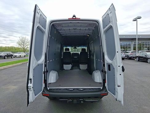 Used 2025 Mercedes-Benz Sprinter 2500 image 8