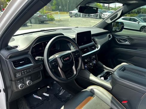Used 2022 GMC Yukon XL AT4 image 10