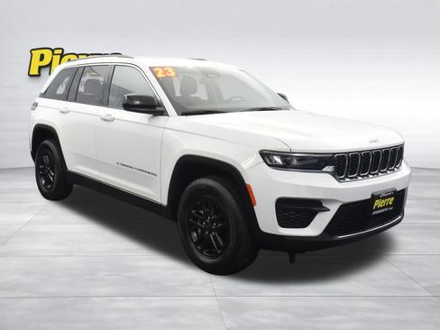 Used 2023 Jeep Grand Cherokee Laredo AWD/4WD image 3