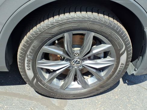 Used 2022 Volkswagen Tiguan SE AWD/4WD image 9