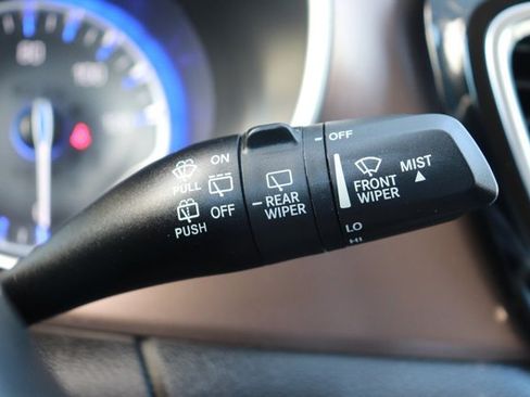 Used 2020 Chrysler Voyager L FWD image 22