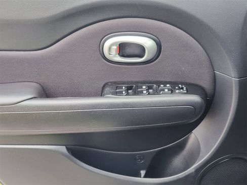 Used 2016 Kia Soul + image 21