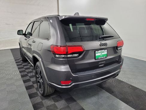 Used 2018 Jeep Grand Cherokee Altitude RWD image 5