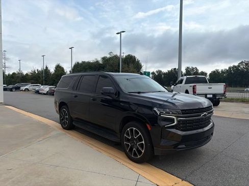 Used 2022 Chevrolet Suburban RST w/ Luxury Package RWD image 7