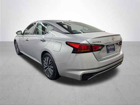 Used 2024 Nissan Altima 2.5 SV image 4