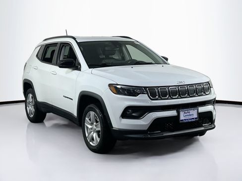 Used 2022 Jeep Compass Latitude AWD/4WD image 3