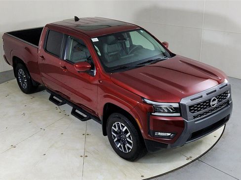 Used 2025 Nissan Frontier SL image 13