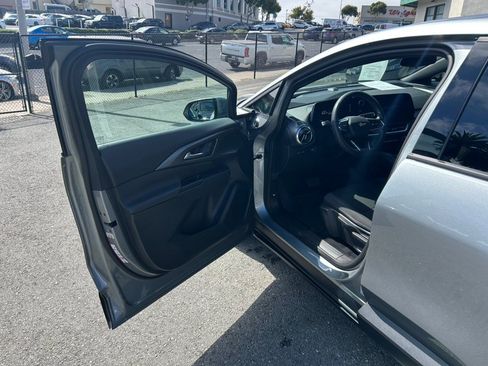 Used 2025 Chevrolet Equinox EV LT FWD image 9
