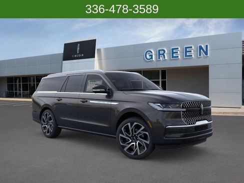 New 2026 Lincoln Navigator L Reserve AWD/4WD image 7
