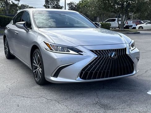 Used 2025 Lexus ES 350 w/ Premium Package image 12