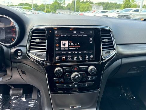 Used 2020 Jeep Grand Cherokee Altitude AWD/4WD image 13