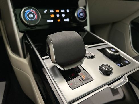 Used 2023 Land Rover Range Rover SE image 15