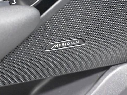 Used 2022 Land Rover Range Rover Velar R-Dynamic S image 19