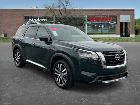 Certified 2024 Nissan Pathfinder Platinum w/ Cargo Package image 5
