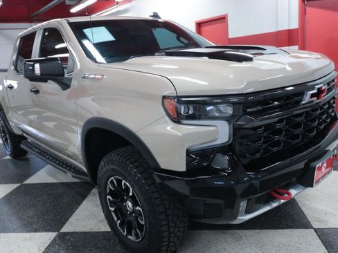 Used 2022 Chevrolet Silverado 1500 ZR2 w/ Technology Package AWD/4WD image 4