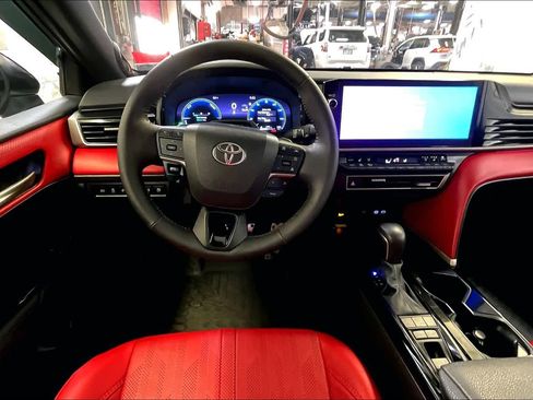 Used 2025 Toyota Camry XSE w/ Premium Plus Package image 6