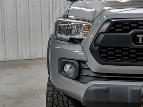 Used 2020 Toyota Tacoma TRD Off-Road w/ Advanced Technology Package image 44
