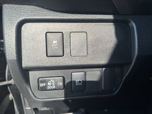 Used 2020 Toyota Tacoma SR5 AWD/4WD image 18
