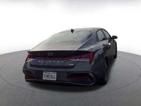 Used 2025 Hyundai Elantra Limited image 14
