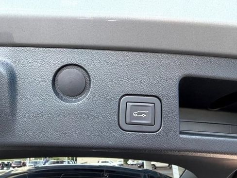 Used 2025 Chevrolet Equinox RS FWD image 8