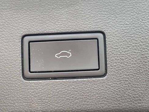 Used 2025 Volkswagen Atlas SE AWD/4WD image 36