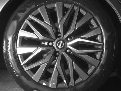 Used 2025 Nissan Altima 2.5 SV FWD image 15