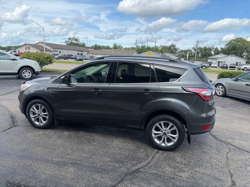 Used 2018 Ford Escape SE w/ SE Sync 3 Package FWD image 5
