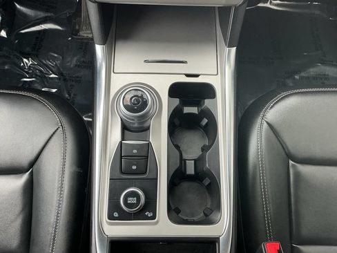Used 2022 Ford Explorer XLT w/ Equipment Group 202A AWD/4WD image 16