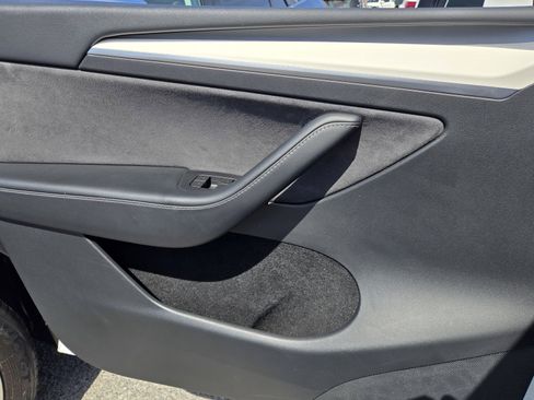 Used 2023 Tesla Model Y Long Range AWD/4WD image 22
