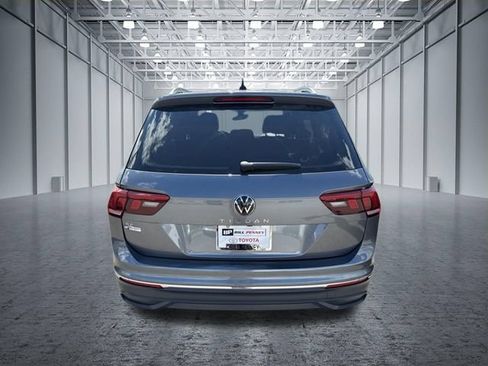 Used 2022 Volkswagen Tiguan SE w/ Panoramic Sunroof Package FWD image 4