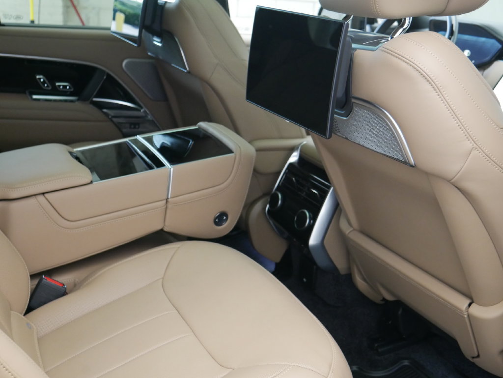 Certified 2025 Land Rover Range Rover Autobiography AWD/4WD image 24