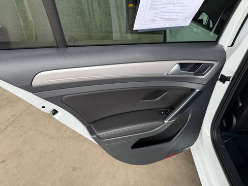 Used 2016 Volkswagen e-Golf SEL Premium w/ Driver Assistance Package FWD image 21