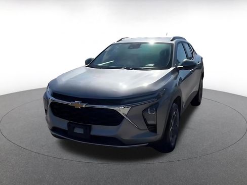 Used 2025 Chevrolet Trax LT image 7