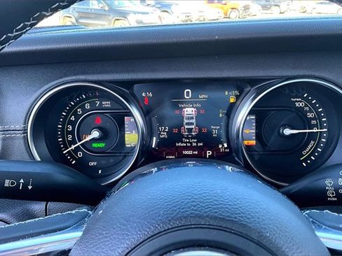 Used 2023 Jeep Wrangler Unlimited Sahara w/ Cold Weather Group image 13