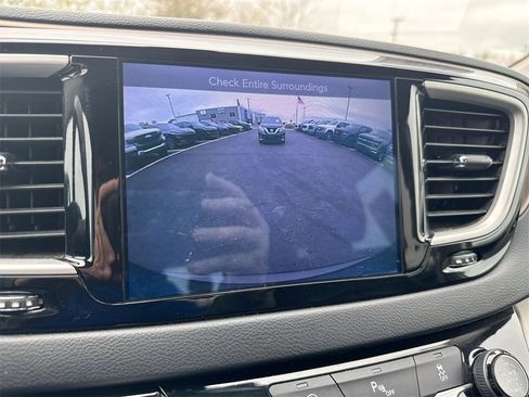 Used 2017 Chrysler Pacifica Touring-L image 14