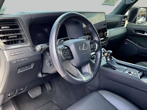 Used 2024 Lexus GX 550 AWD/4WD image 16